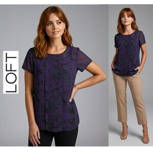 ANN TAYLOR - The Loft - Beautiful sheer navy/purple short sleeve floral blouse